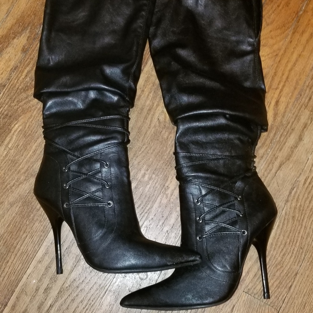 Excellent condition Black Knee-high BOOTS/AlDO